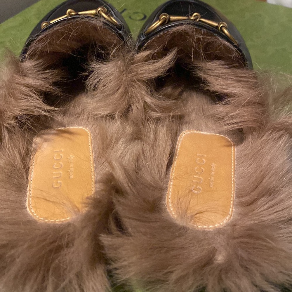 Gucci princetown-shearling lined leather slipper - Picture 6 of 10